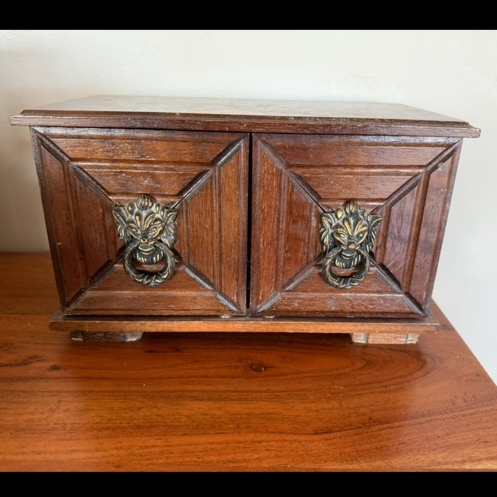 Vintage Japanese Jewelry Box w/‎ Lion's Heads Two Compartments Marked Red Liner